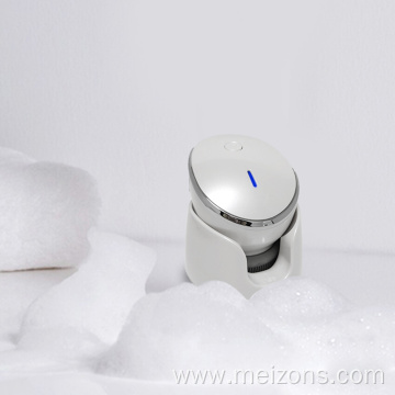 Thermal facial cleansing and massage brush